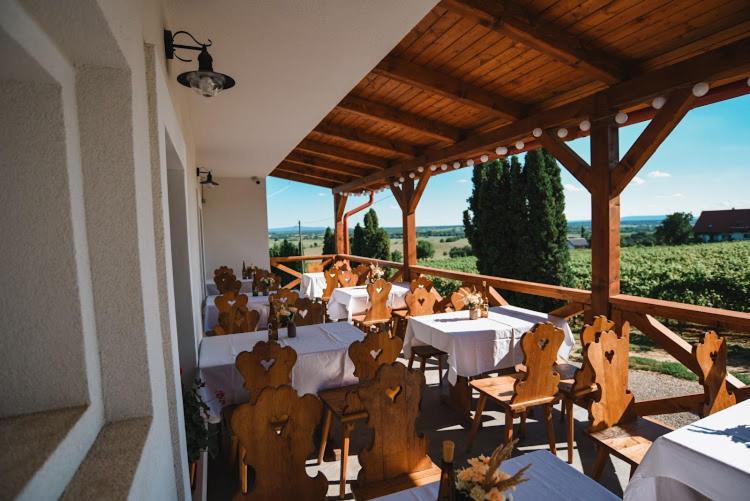 Somlo Kolonics Kuria Hotel Somlovasarhely Exterior photo